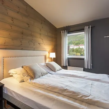 Отель Highland 4*